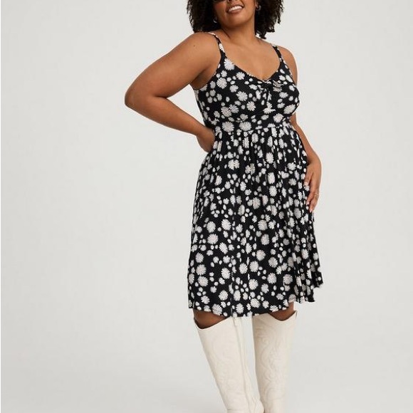 torrid Dresses & Skirts - torrid Black Midi Dress with White Daisy Print